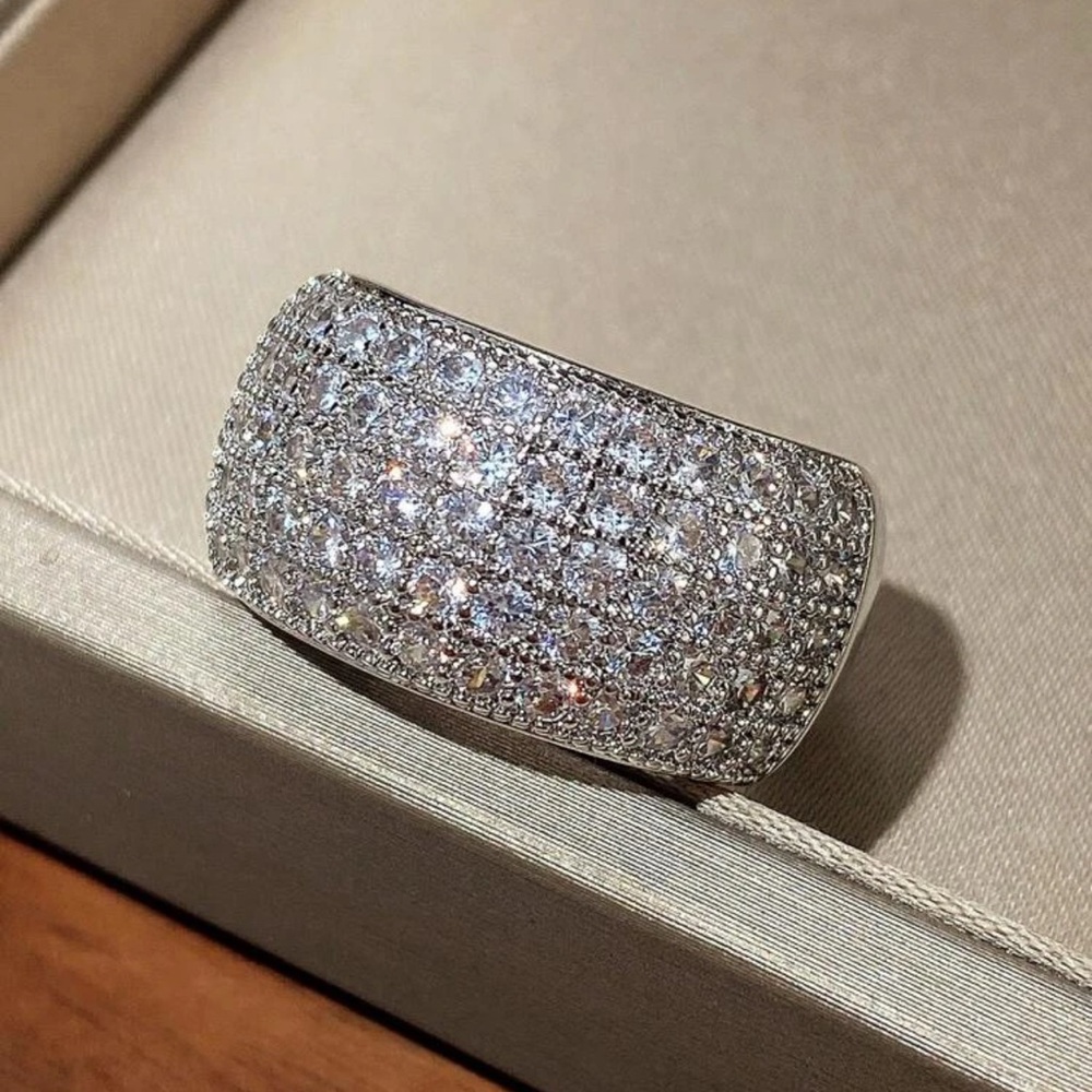18KT BLUE SAPPHIRE FLOWE RING